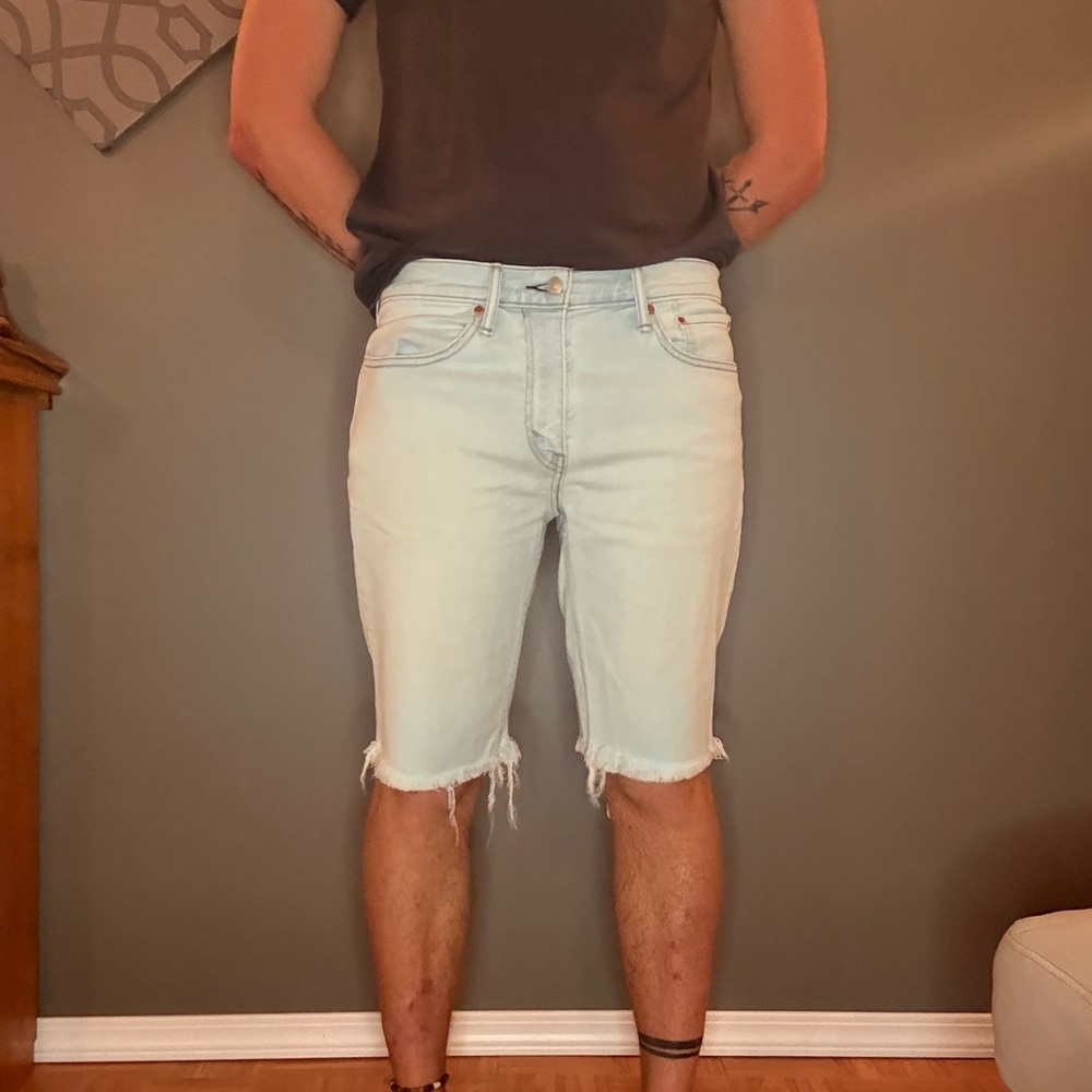Levi’s 5’11 Light Blue Distressed Denim Shorts
